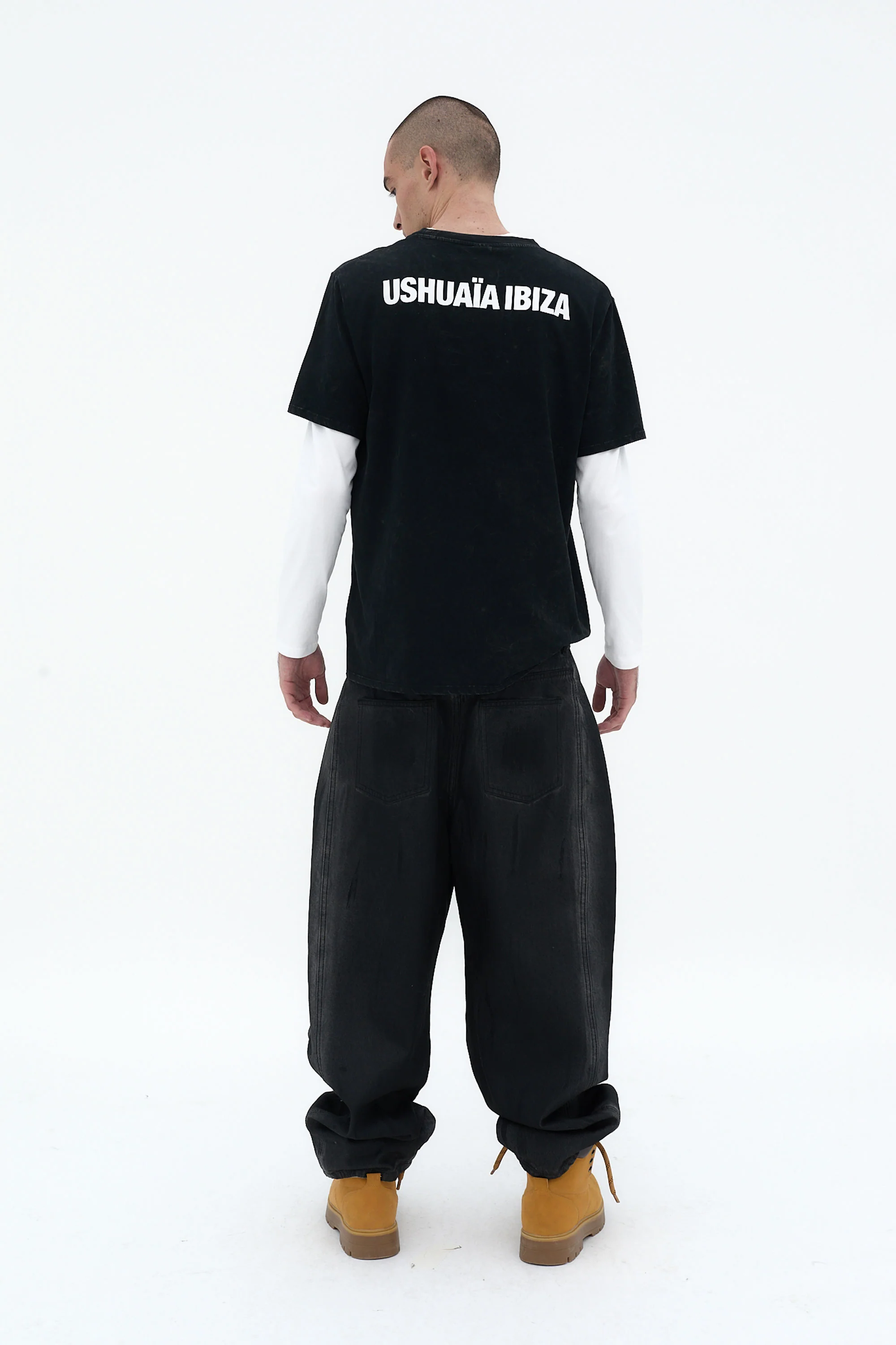 BASIC BLACK TEE - Image 2