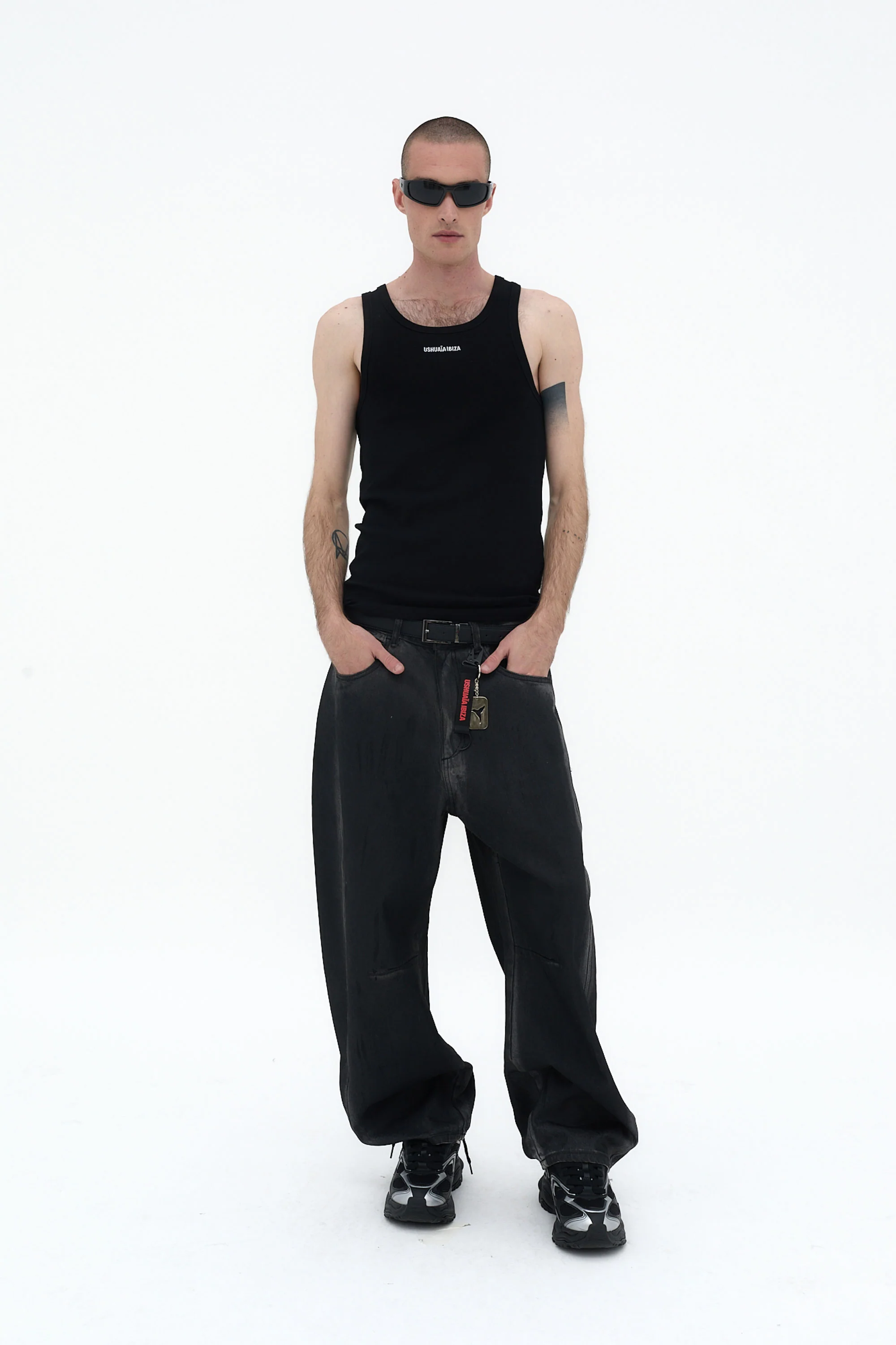 TANK FEEL BLACK
